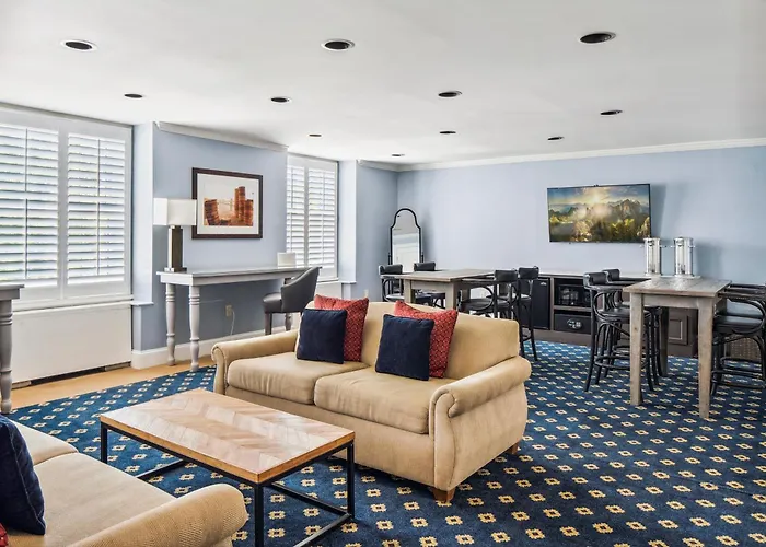 The Tidewater Inn