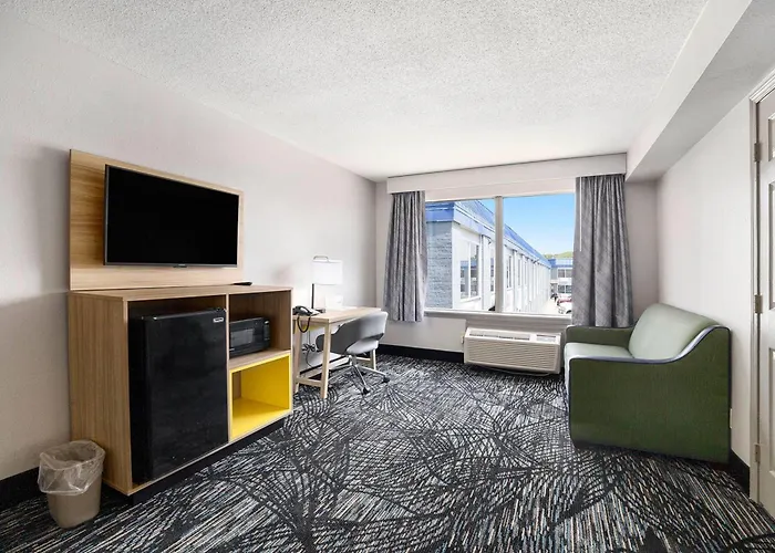 Days Inn & Suites By Wyndham Norton Shores Muskegon