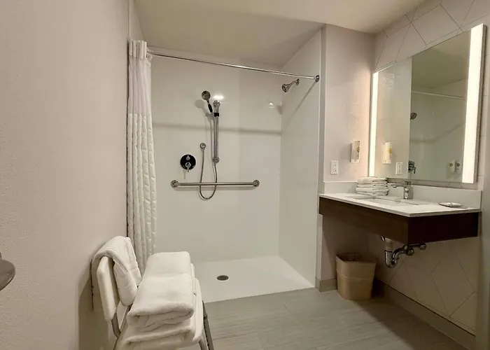 Comfort Inn & Suites Sturbridge-Brimfield