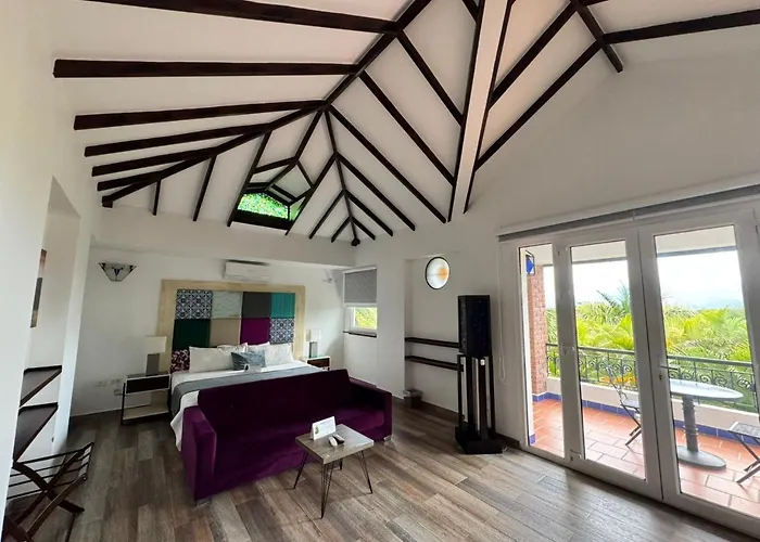 CASA BOHEMIA - Hotel, Spa, Restaurante, Viñedo, Cervecería