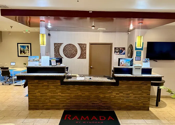 Ramada By Wyndham Glendale Heights/Lombard