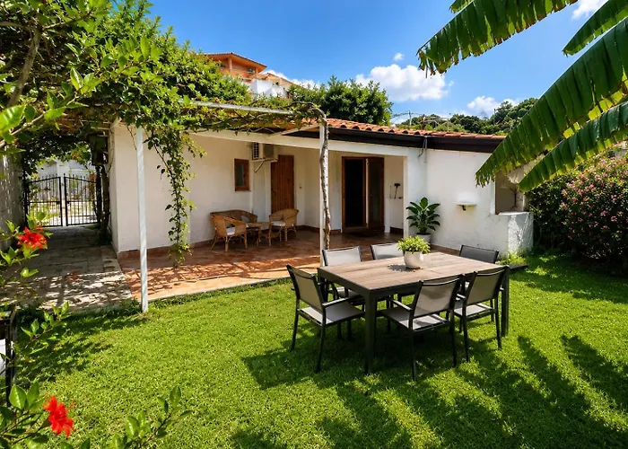 Ninfa Sul Mare Apartments 50 M E T R I dal Mare Best Breakfast&Free Parking