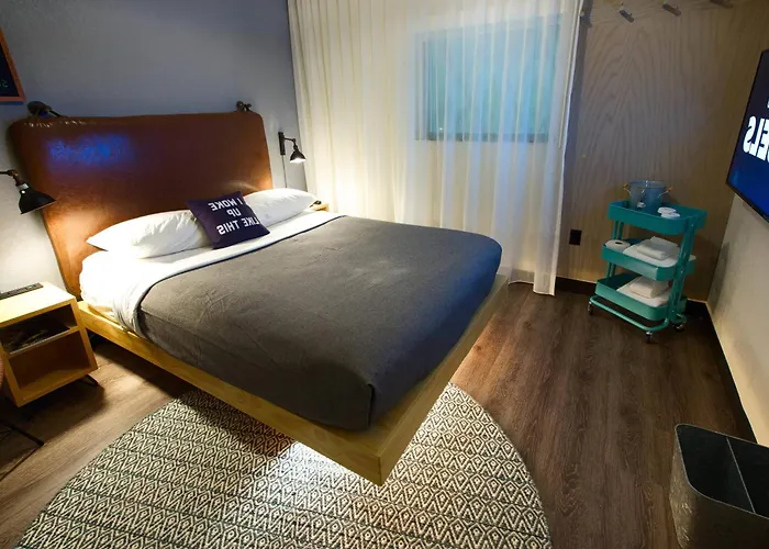 Moxy Downtown/French Quarter Area
