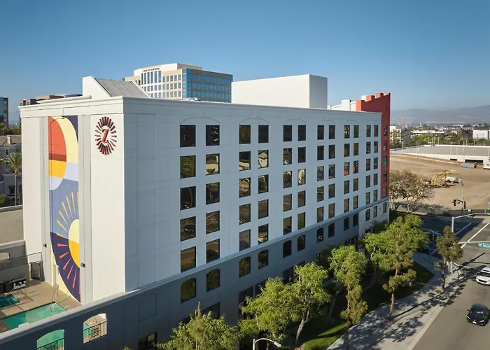 Hotel Zessa Orange County Airport, A Doubletree By Hilton