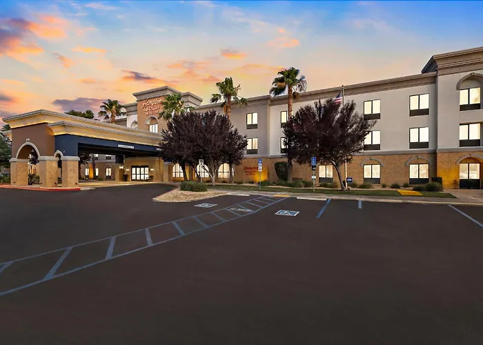 Hampton Inn & Suites