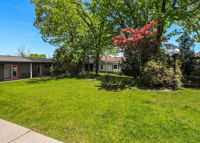 Super 8 By Wyndham Gananoque - Country Squire Resort