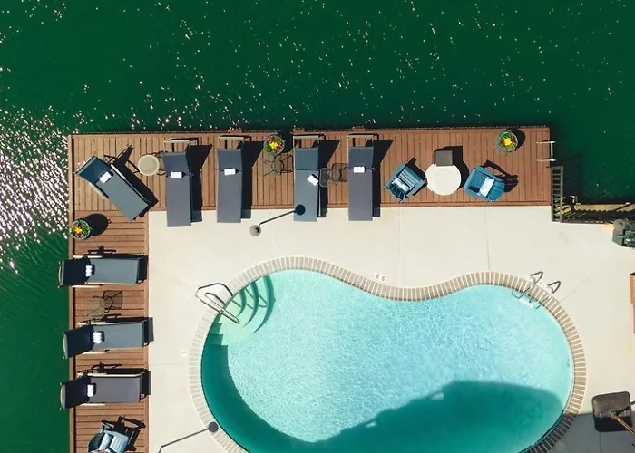 Lakeshore Inn