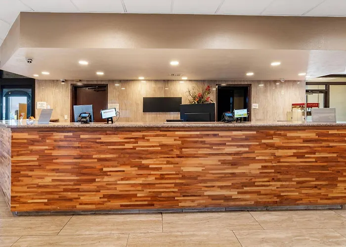 Clarion Pointe Galveston - Beachfront