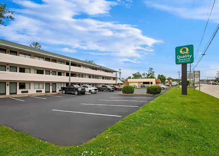 Quality Inn & Suites Gibsonia - Pittsburgh North