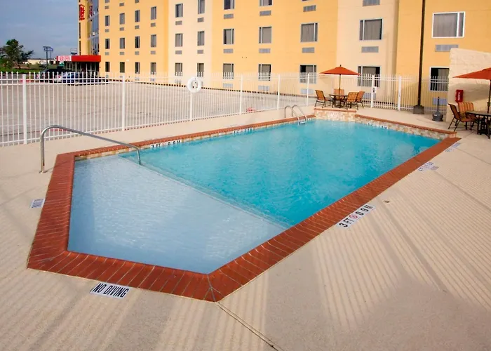 Red Roof Inn & Suites Beaumont