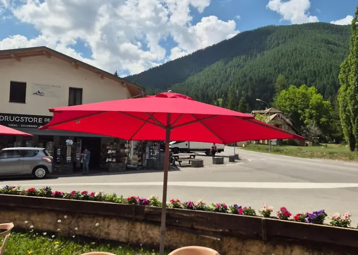 Hotel Le Guilazur à Château-Ville-Vieille