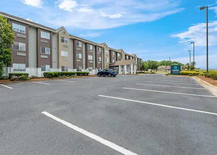 Starkville Inn & Suites