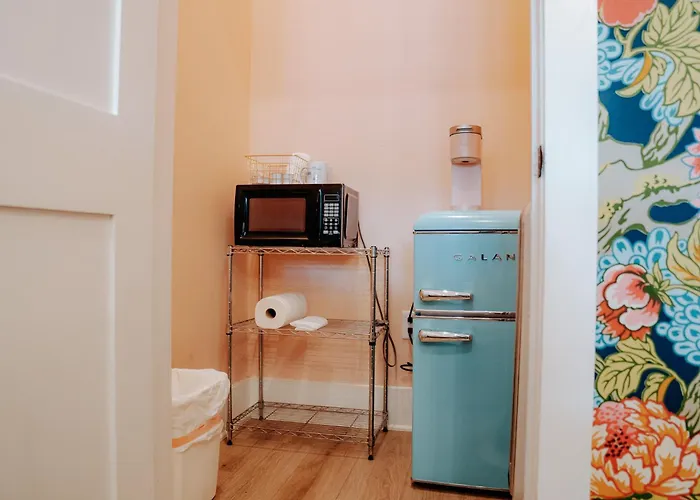 The Pink Room Luxury Boutique Escape One Mile To The Beach Near Cruise Ports