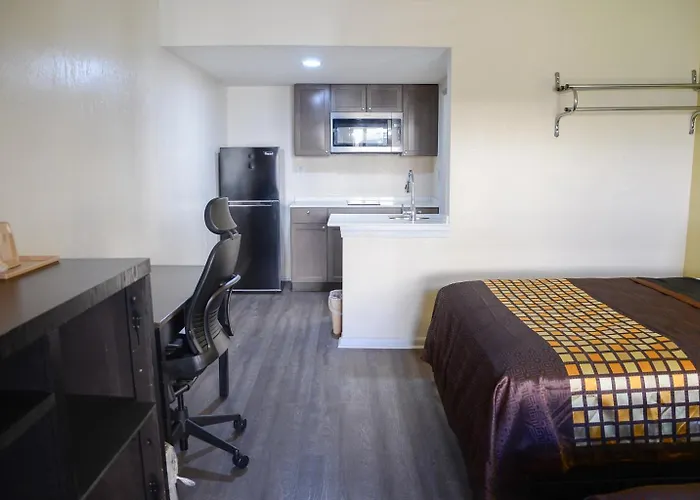 James River Inn & Suites