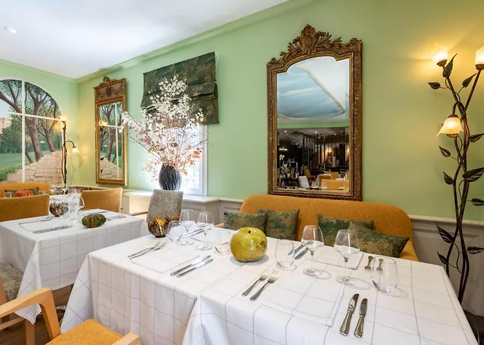 Logis Hôtel La Bastide De Grignan&Restaurant La Chênaie