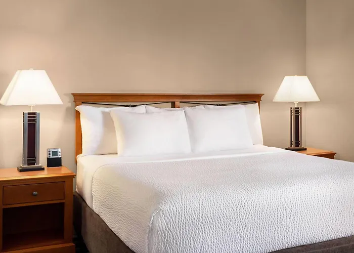 Royal Hotel West Edmonton, Trademark Collection By Wyndham