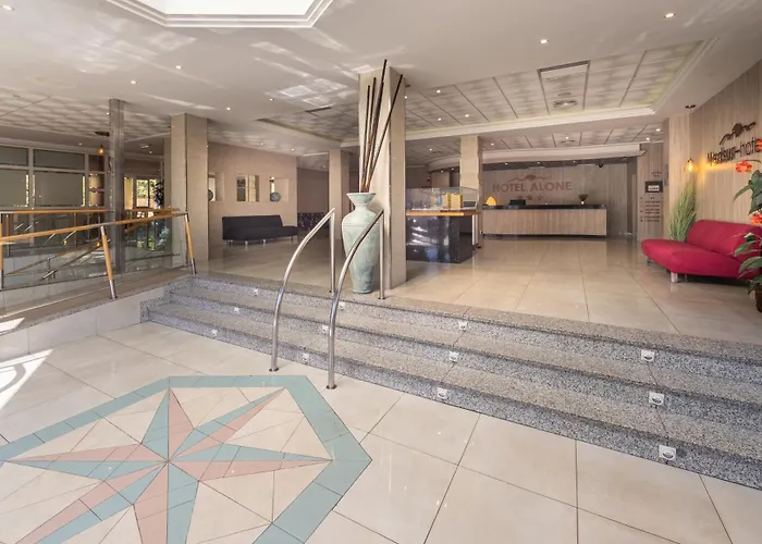 Hotel Alone