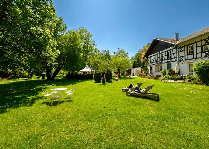 Chateau De Pourtales