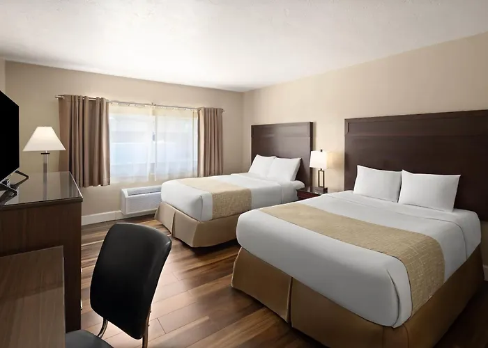 Travelodge By Wyndham Everett City Center