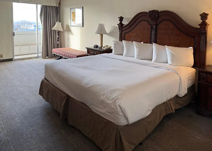 Ramada By Wyndham Albuquerque Midtown