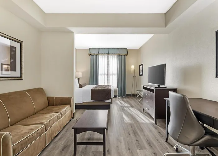 Best Western Plus Chain Of Lakes Inn & Suites