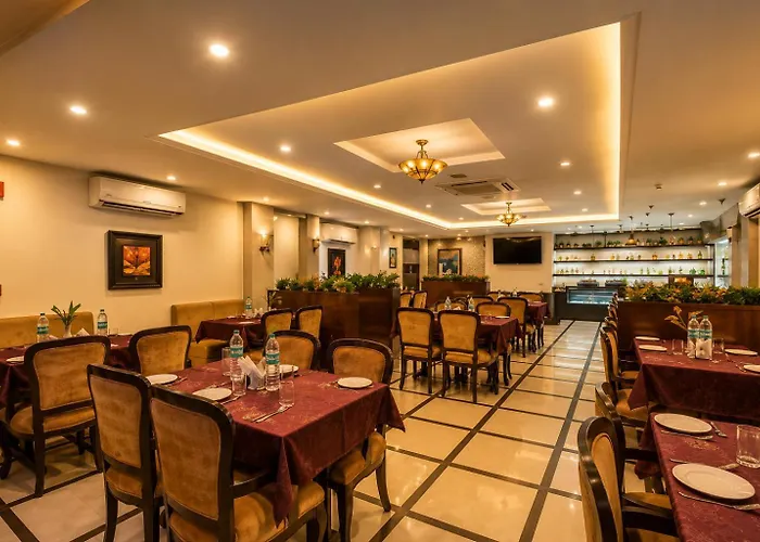 Airport La Sapphire Hotel & Restaurant With Free Airport Drop