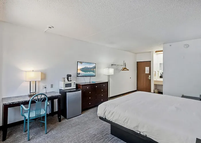 Super 8 By Wyndham Wichita North