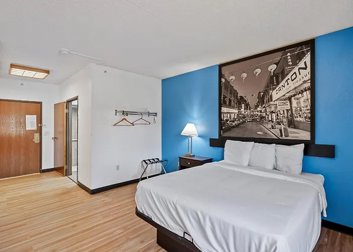 Super 8 By Wyndham Wichita North