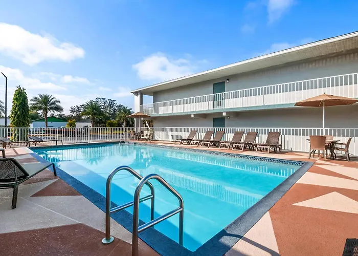 Quality Inn Near Blue Spring