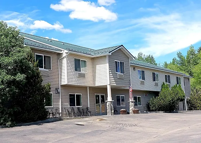Super 8 By Wyndham Salmon