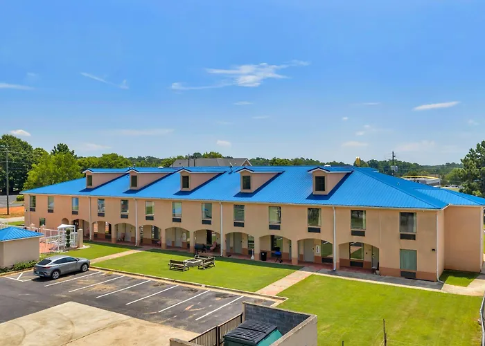 Gray Inn & Suites