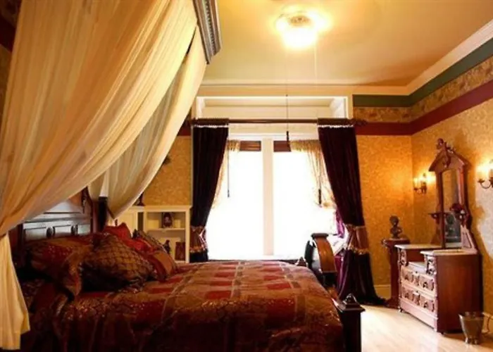 Alexander Mansion Bed And Breakfast