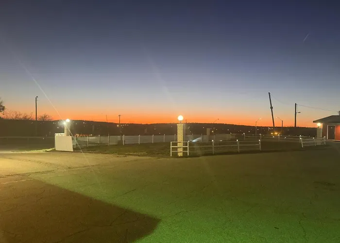 Holiday Host Motel & Rv Park
