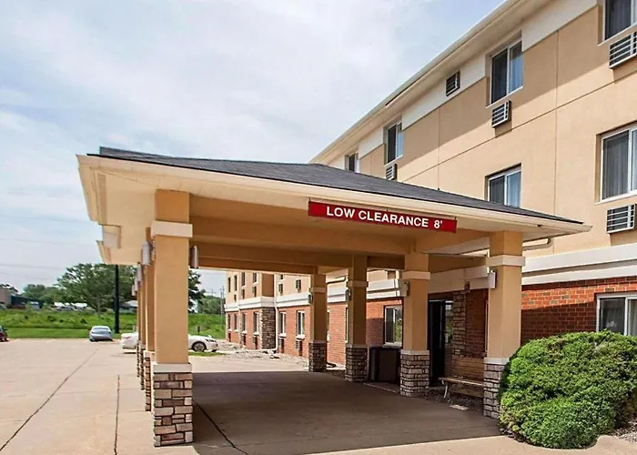 Quality Inn & Suites Davenport Near I-80