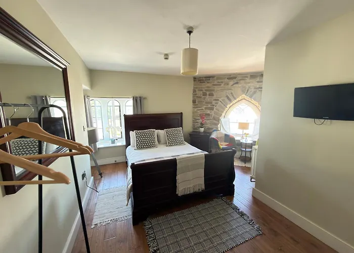Cross Hands Hotel