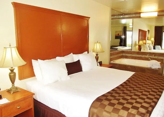 Best Western Plus Lake Front Hotel