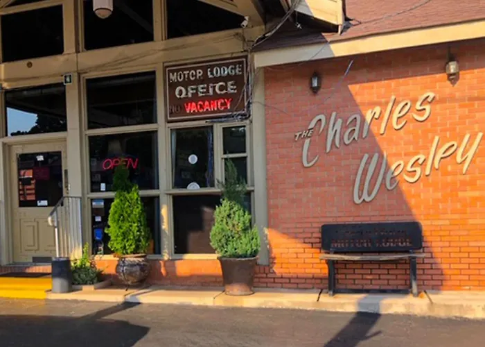 Charles Wesley Motor Lodge Downtown Broken Bow- Hochatown