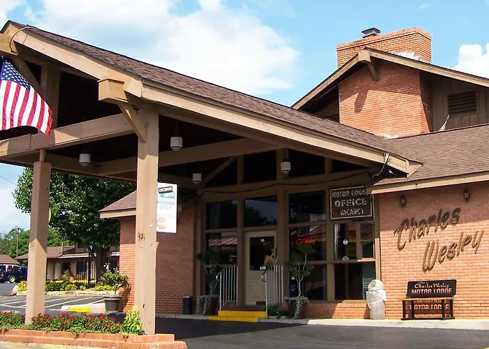 Charles Wesley Motor Lodge Downtown Broken Bow- Hochatown
