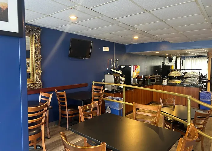 Hilltop Inn & Suites