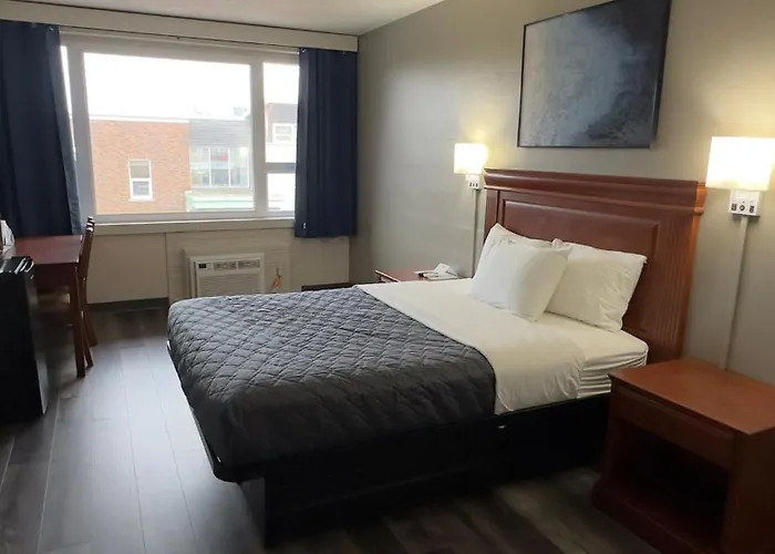 Town Centre Inn - Parry Sound