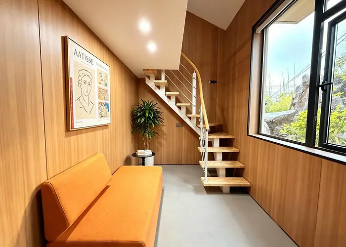 马蒂斯酒店 上海浦东机场店 Matisse American Graffiti Style Hotel Shanghai & Free Airport Pick-Up & Drop-Off 24 &7 Service500 Meters Straight From Airport Beautiful Courtyard Laundry Service