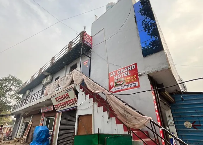 Hotel A V Grand, Kanpur