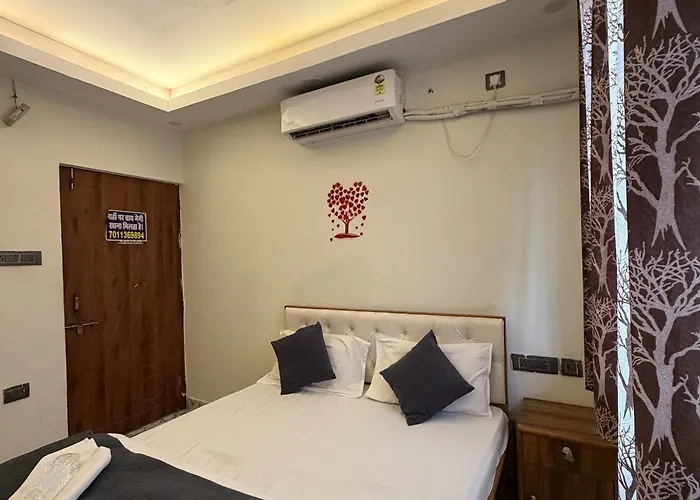 Hotel A V Grand, Kanpur