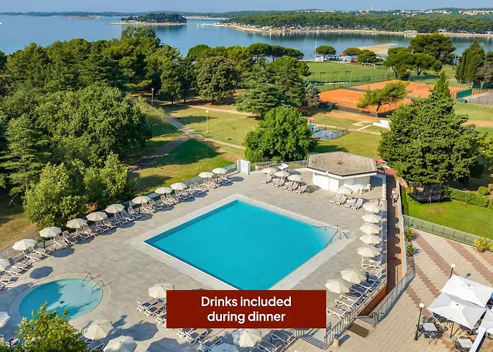Arena Hotel Holiday