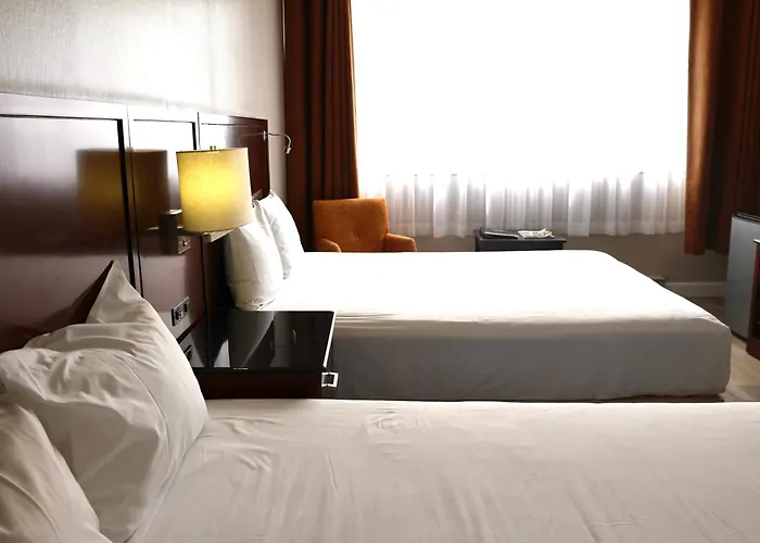 Travelodge By Wyndham Quebec City Hotel & Convention Centre