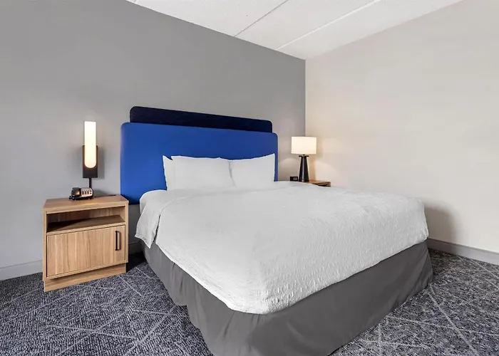 Hampton Inn & Suites Pittsburgh-Meadow Lands
