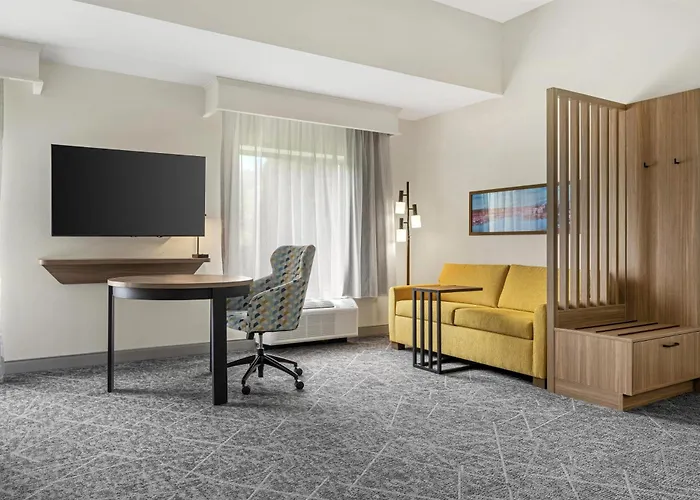 Hampton Inn & Suites Pittsburgh-Meadow Lands