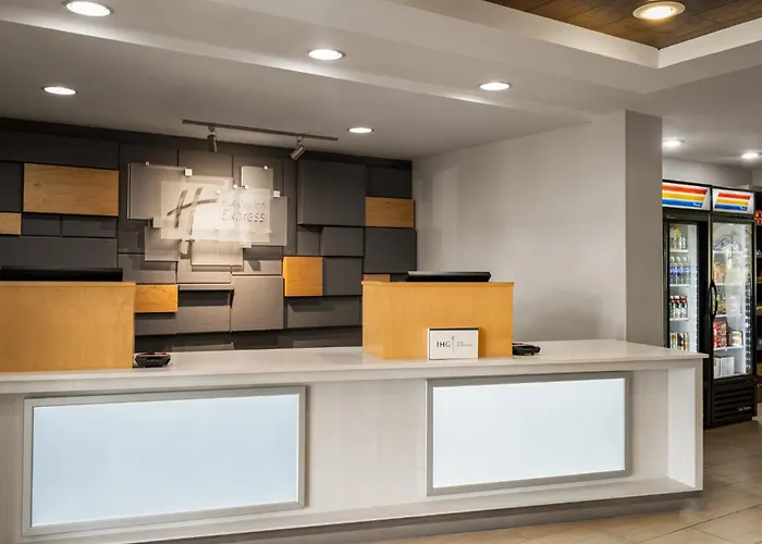 Holiday Inn Express Hotel & Suites Altoona-Des Moines By Ihg