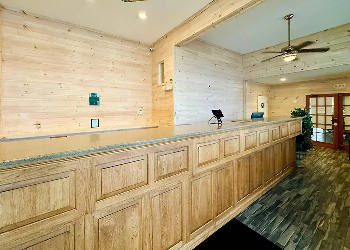 Quality Inn & Suites Beachfront