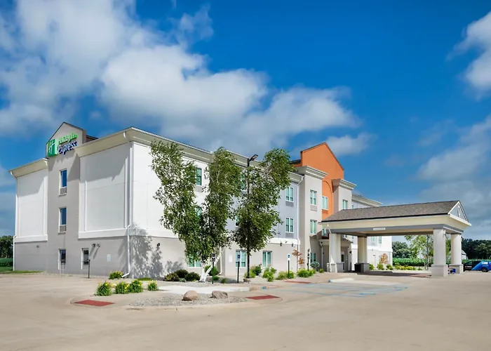 Holiday Inn Express & Suites Northwood By Ihg
